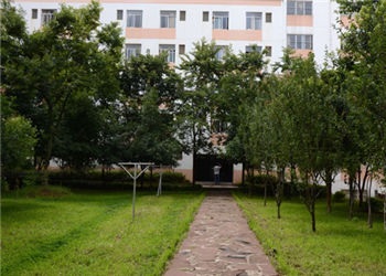 四川省马尔康民族师范学校五年制大专教学楼