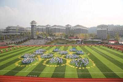 巴中恩阳区职业中学操场