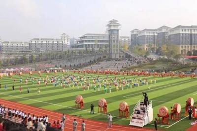 巴中恩阳区职业中学操场