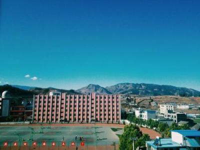 盐源职业技术中学校校园