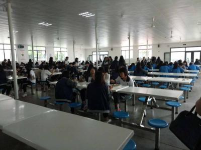 学校食堂