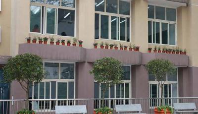 重庆医药经贸学校教学楼