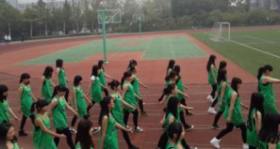 南京卫生高等职业技术学校校运会入场