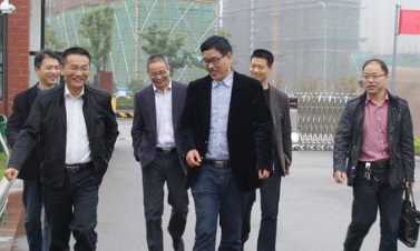 江苏吴江中等专业学校领导巡查