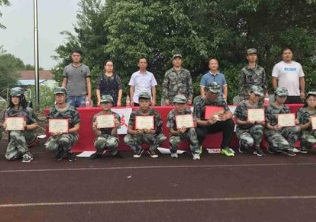 无锡海鹰技工学校军训颁奖