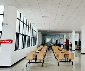 学校食堂