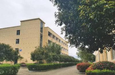 天成职业技术学校教学楼