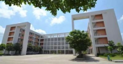 江苏靖江中等专业学校实验楼