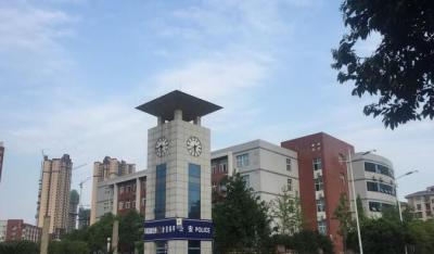 重庆市经贸中等专业学校教学楼