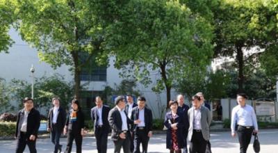 江苏高港中等专业学校领导巡查