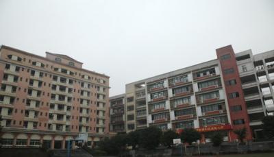 重庆知行卫生学校校园一角