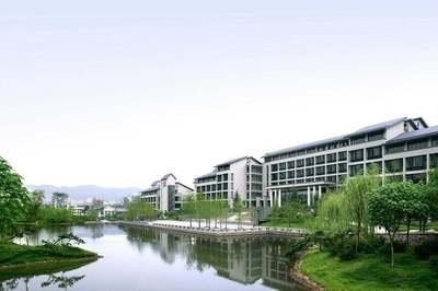 重庆知行卫生学校校园一角