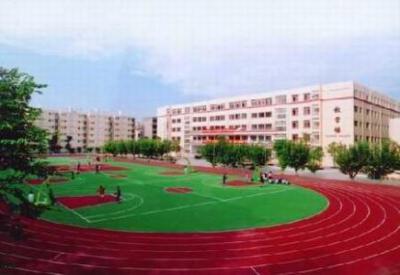 成都外国语专业学校操场
