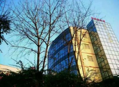 成都华大医药卫生学校校园