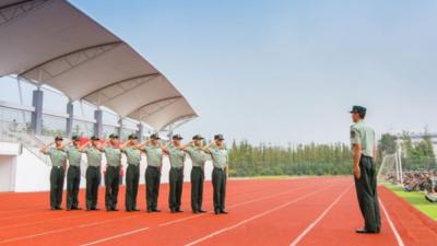 江苏丰县中等专业学校军训