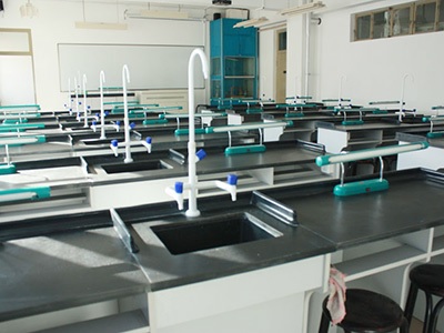 风冈县第一中学实验室