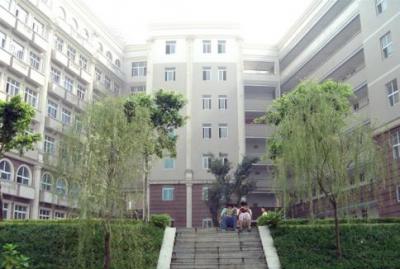 风冈一中教学楼