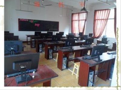 乐山市西成职业学校机房