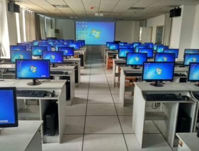 贵阳三十九中机房