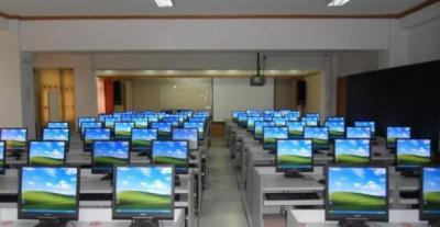 贵阳市第二十五中学机房
