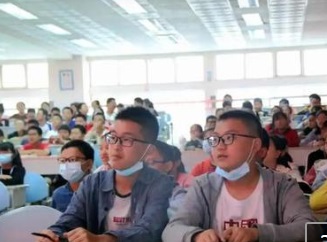 江苏启东中学家长会