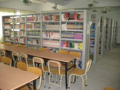 贵州省天柱民族中学阅览室