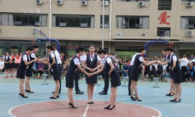 四川省达州凤凰职业技术学校礼仪课