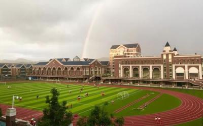 贵阳乐湾国际实验学校足球场