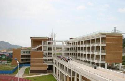 砚山第二中学---教学楼
