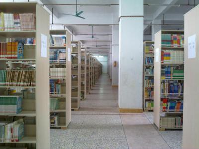 萼山职业技术学校阅览室