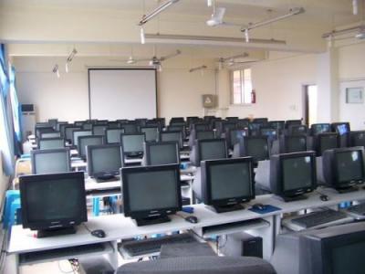 七星关区北大附属实验学校机房