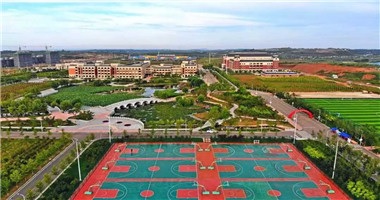 昆明亨德森高新一中------足球场