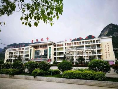 石阡民族中学教学楼