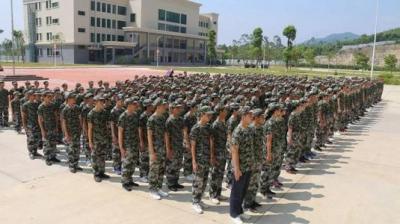 都江堰市蒲阳中学新生军训