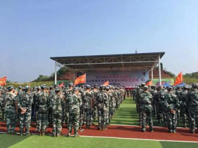 四川希望汽车职业学院军训