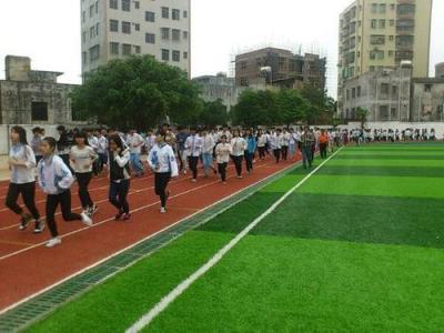 启明职业技术学校田径场