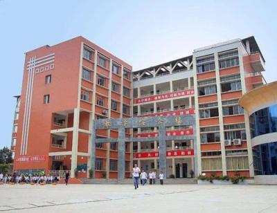 泸州天桦中等职业技术学校综合楼