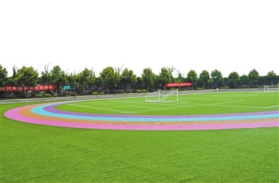 重庆商务学校足球场