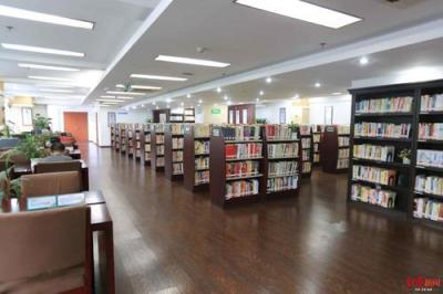 成都市第五十中学图书馆