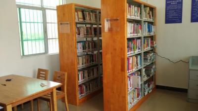 重庆凤鸣山中学图书室