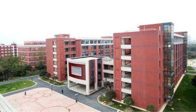 四川托普信息技术职业学院行政楼