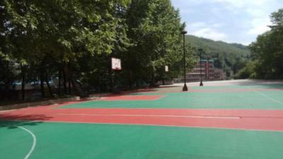 重庆外国语学校篮球场
