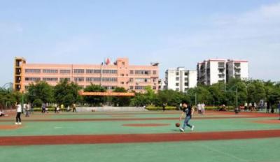 重庆渝西中学篮球场