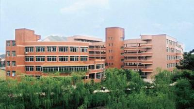 重庆工贸职业技术学院五年制大专教学楼