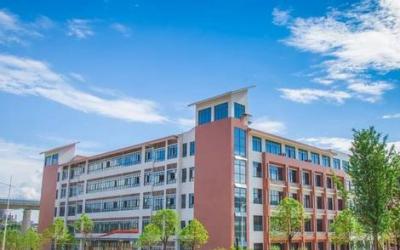 重庆财经职业学院五年制大专教学楼