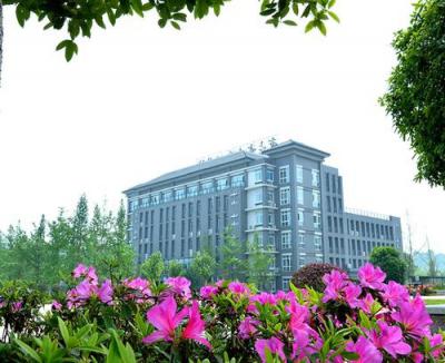 重庆商务职业学院五年制大专教学楼