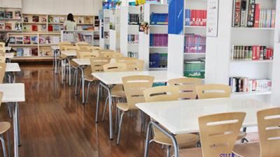 重庆市女子职业高级中学五年制大专阅览室