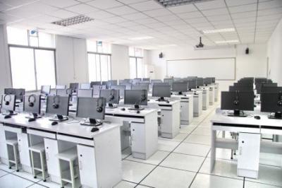 重庆市北碚职业教育中心五年制大专机房