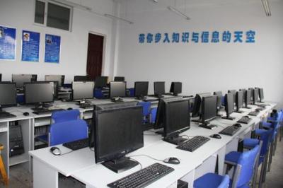 重庆市轻工业学校五年制大专机房