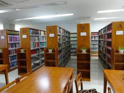 重庆电力高等专科学校五年制大专阅览室